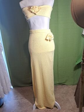 Elegant Yellow Maxi Skirt with Floral Accent